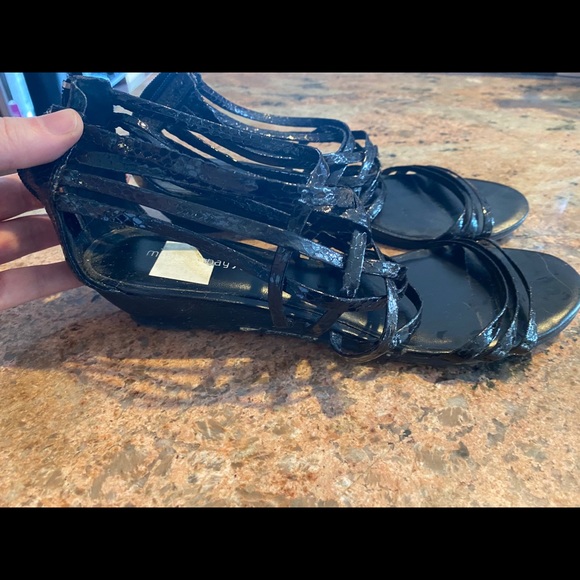 Montego Bay Shoe - Picture 4 of 5